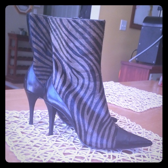 Designer fur , zebra printed pointed toe heels ❤ - Picture 1 of 3